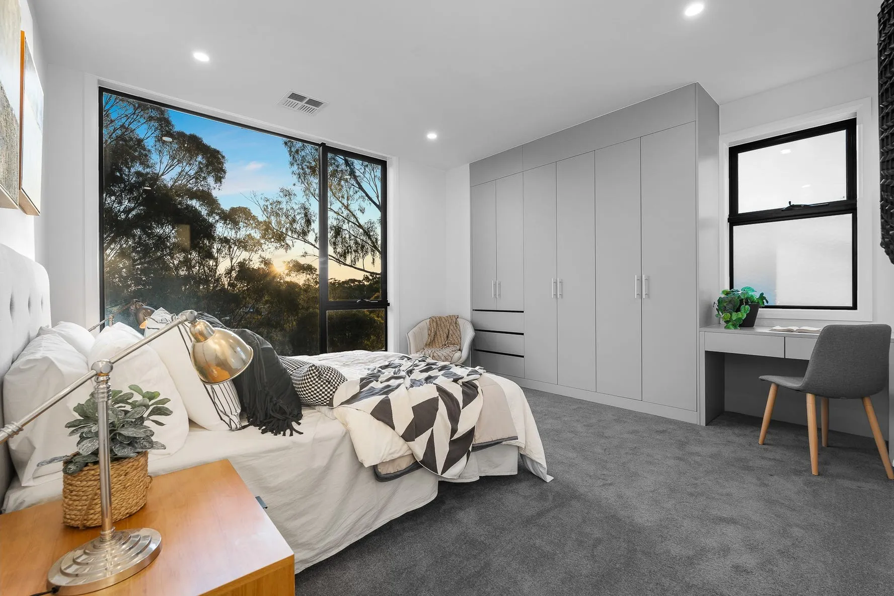 Warrigal Road — 6