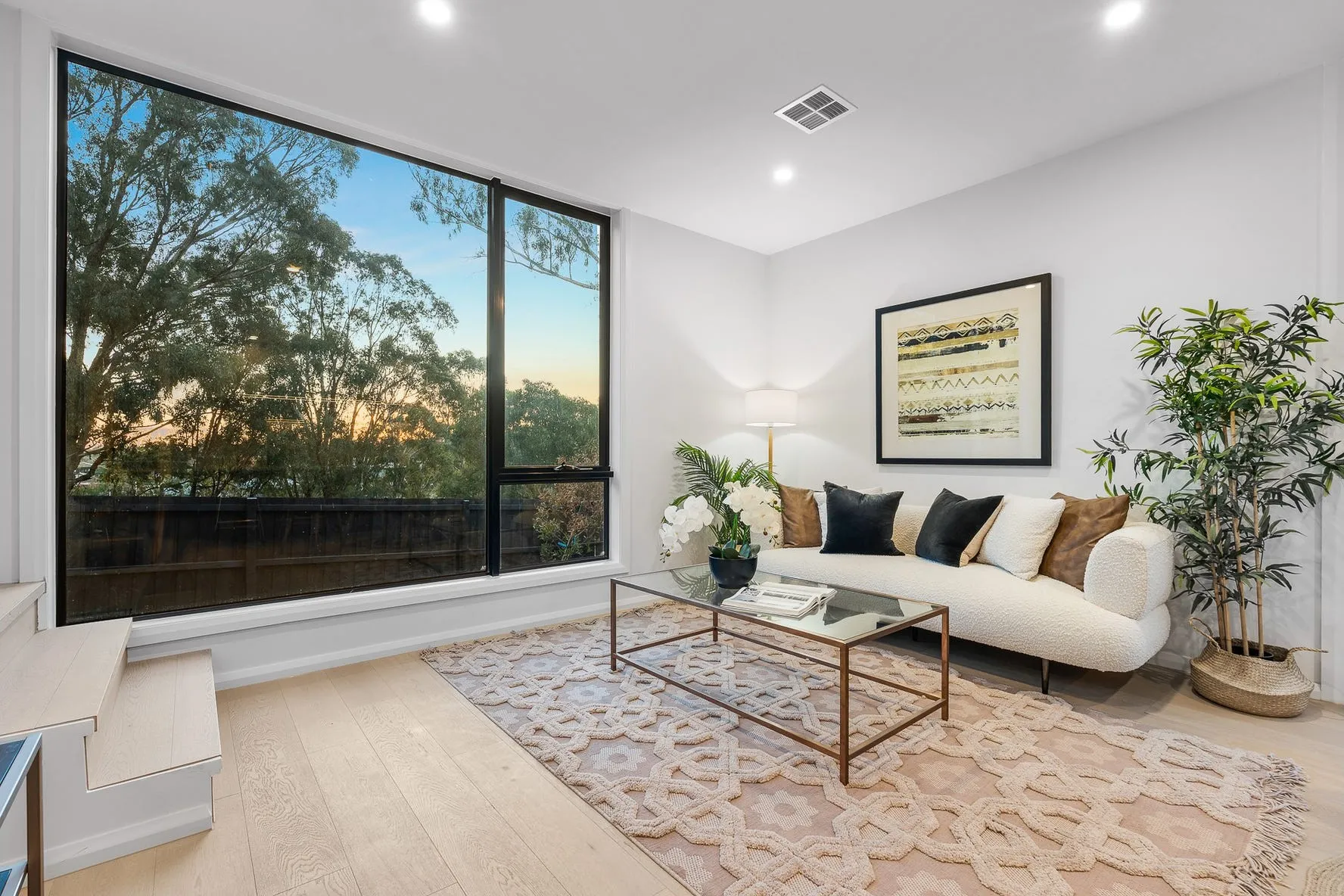 Warrigal Road — 10